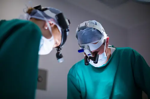 دکتر دشتی جراح بینی در زاهدان